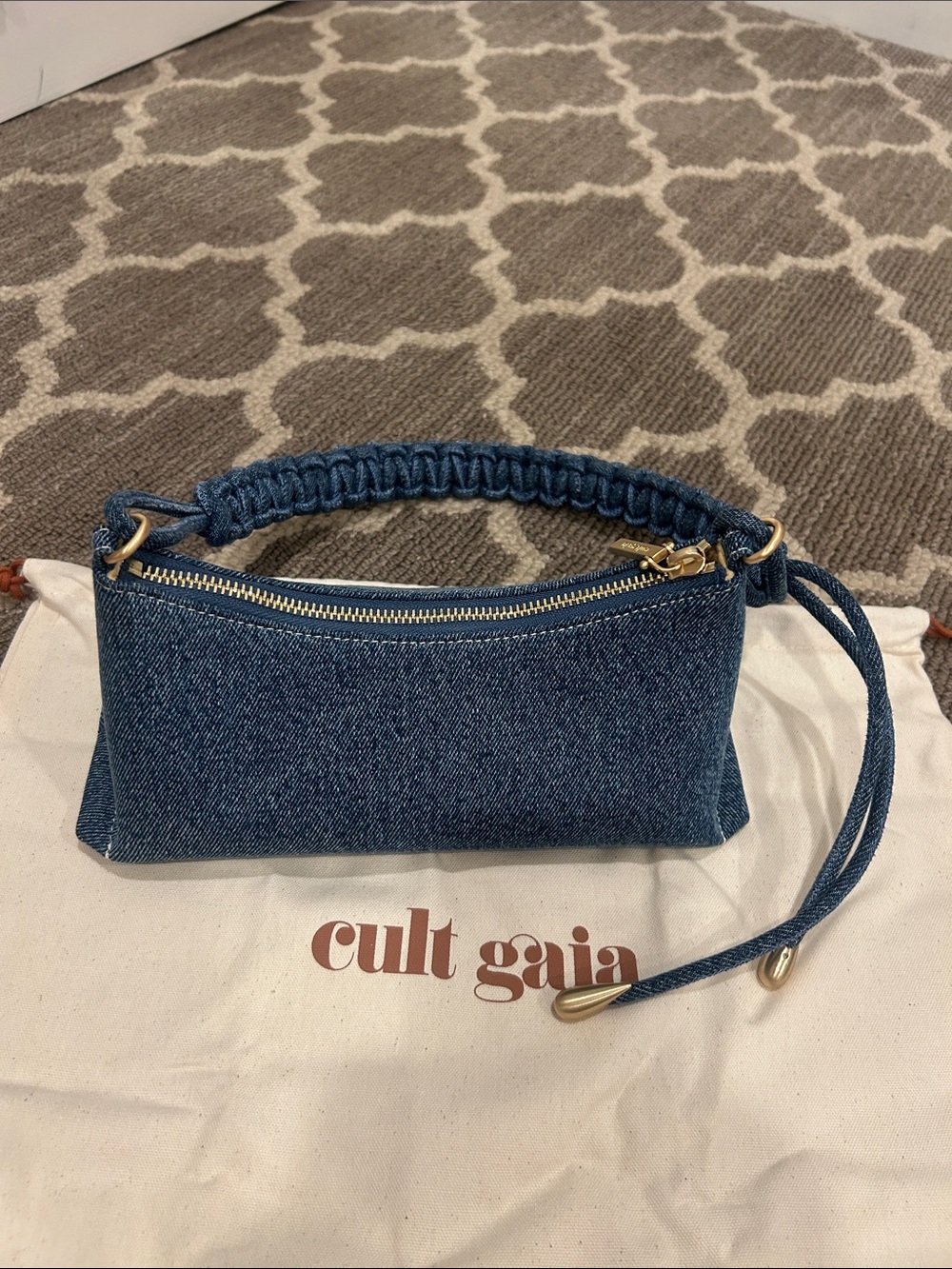 NWOT cult gaia Denim Shoulder Bag in Blue with Gold Hardware - Picture 3 of 5